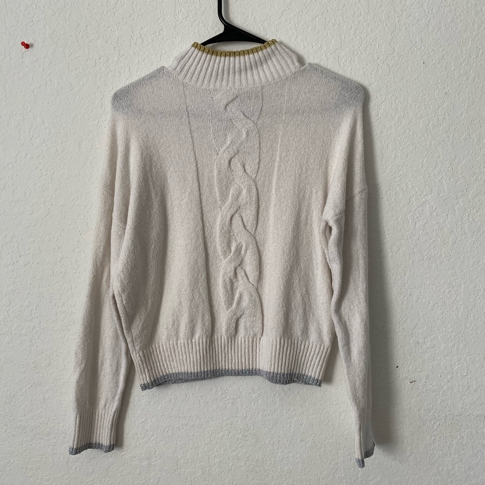 White color long sleeve shirt